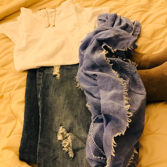 Light blue infinity scarf - Picture 2 of 4